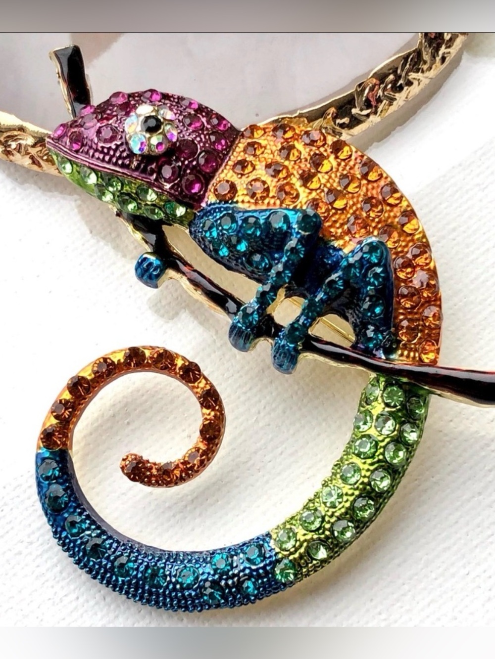 Rhinestone Chameleon Brooch:
Vintage Style Lizard Pin or Pendant - Picture 3 of 3